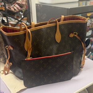 Tote bag with extra pouch